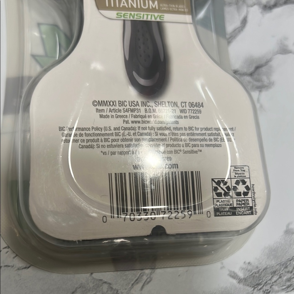 BIC Flex4 Titanium Sensitive Razors - Picture 5 of 7